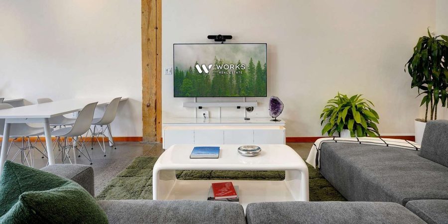 Bend, the lounge
